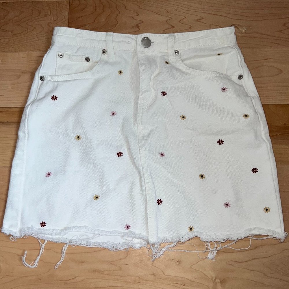 Perfect White Flower Mini Skirt Size 4